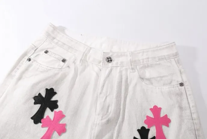 P280 Chrome Hearts/CH Chrome Hearts runway jeans. I ordered the original model and it took a month to finally ship. I love them so much. The upper body is really cool. New items will become the trend in the future. If you look through street photos, you will find that celebrities regard it as a collectible jacket, a must-have item for men and women who want light luxury for commuting.   Hand-cut and meticulously crafted, the leather stitching position is very technical. Whether the whole garment looks good or not depends on this position. The top-notch workmanship and details can stand the test. A full set of customized accessories, the letters are clear and perfectly restored without any difference. High-end atmosphere and full grade! The entire dress is exclusively customized with heavy craftsmanship. The towel patch embroidery is perfectly combined with craft embroidery and precise stitching! Absolute craftsmanship quality!